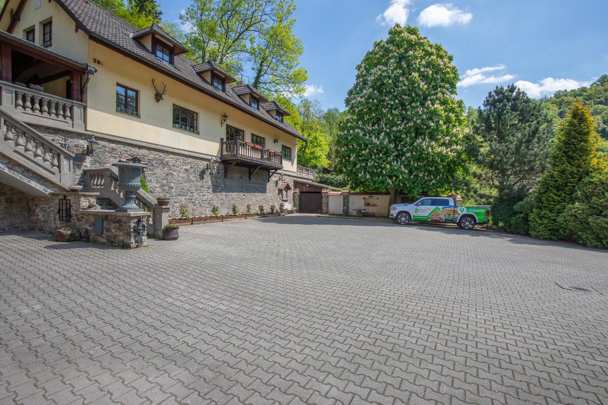 Resort U Jelena Křivoklát 외부 사진